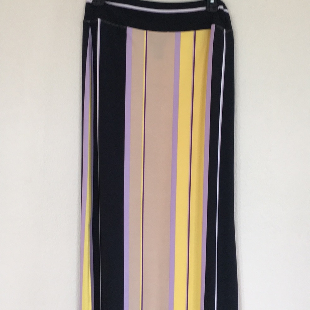 Long skirt with side slit.